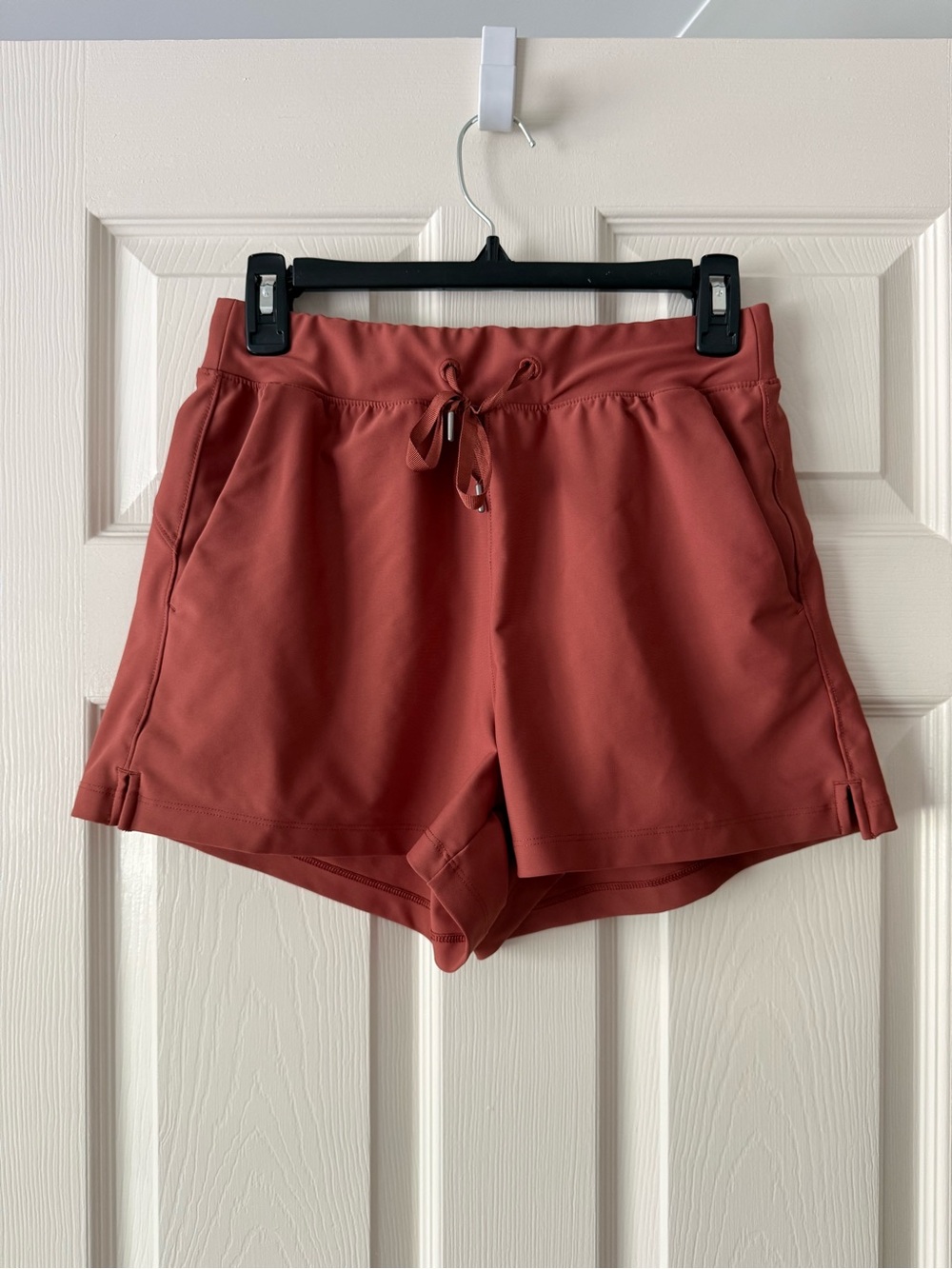Old Navy Women’s Rust Drawstring Active Shorts